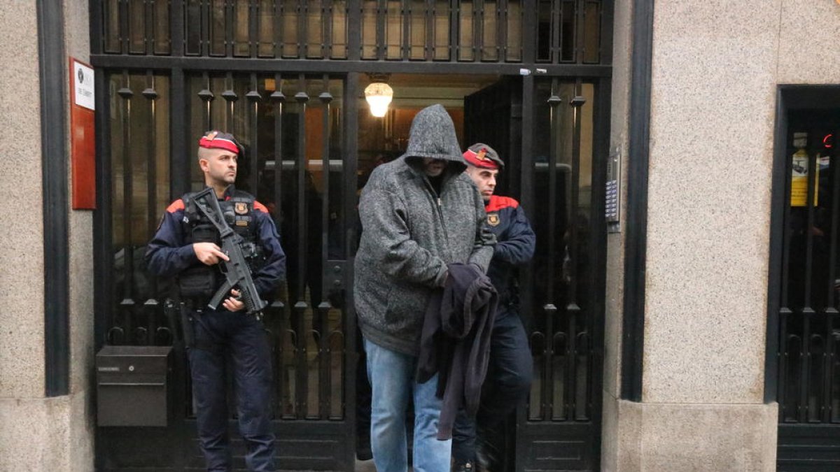 Un dels detinguts a Barcelona en un dispositiu contra el tràfic de drogues i el blanqueig de capitals.