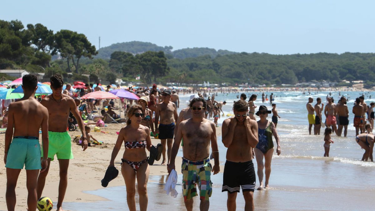 En la playa Llarga no se instalaron los sensores por su complejidad, pero dejó también muchas imágenes de gran afluencia.