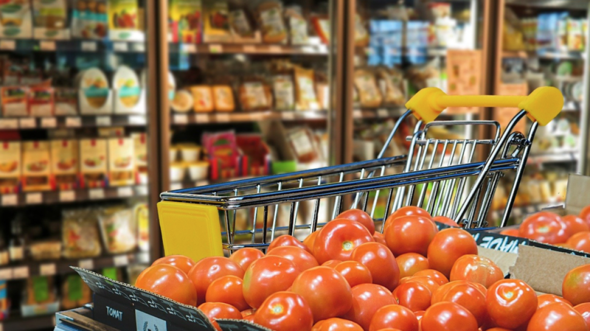 Imagen de un supermercado dónde comprar alimentos básicos.