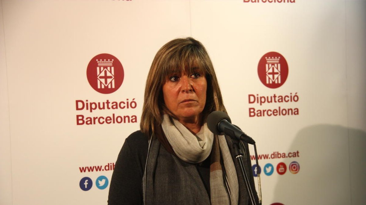 Pla mitjà de la presidenta de la Diputació de Barcelona, Núria Marín.