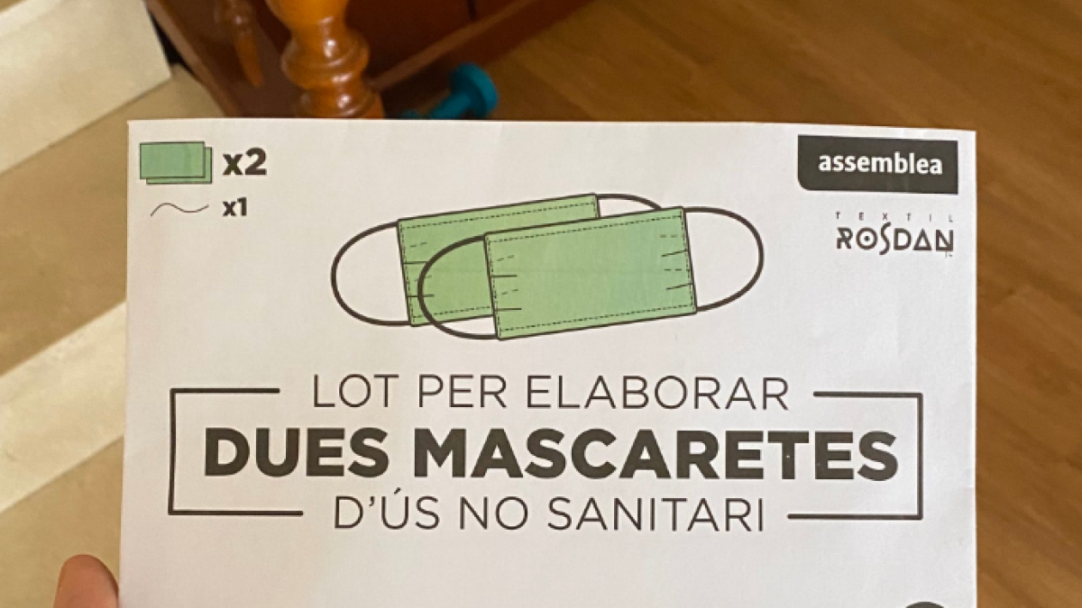 Imatge d'un dels lots per la confecció de mascaretes de l'ANC.