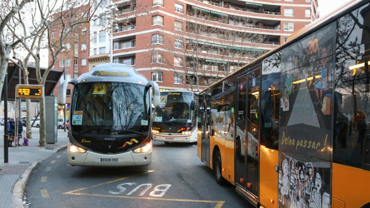 Las paradas de la plaza de las Oques irán a la calle Doctor Frias.