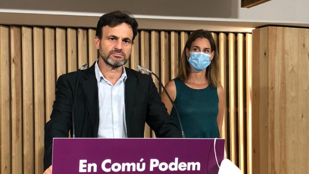 Plano americano del líder de Unidas Podemos en el Congreso, Jaume Asens, y la presidenta de CatECP en el Parlamento, Jéssica Albiach