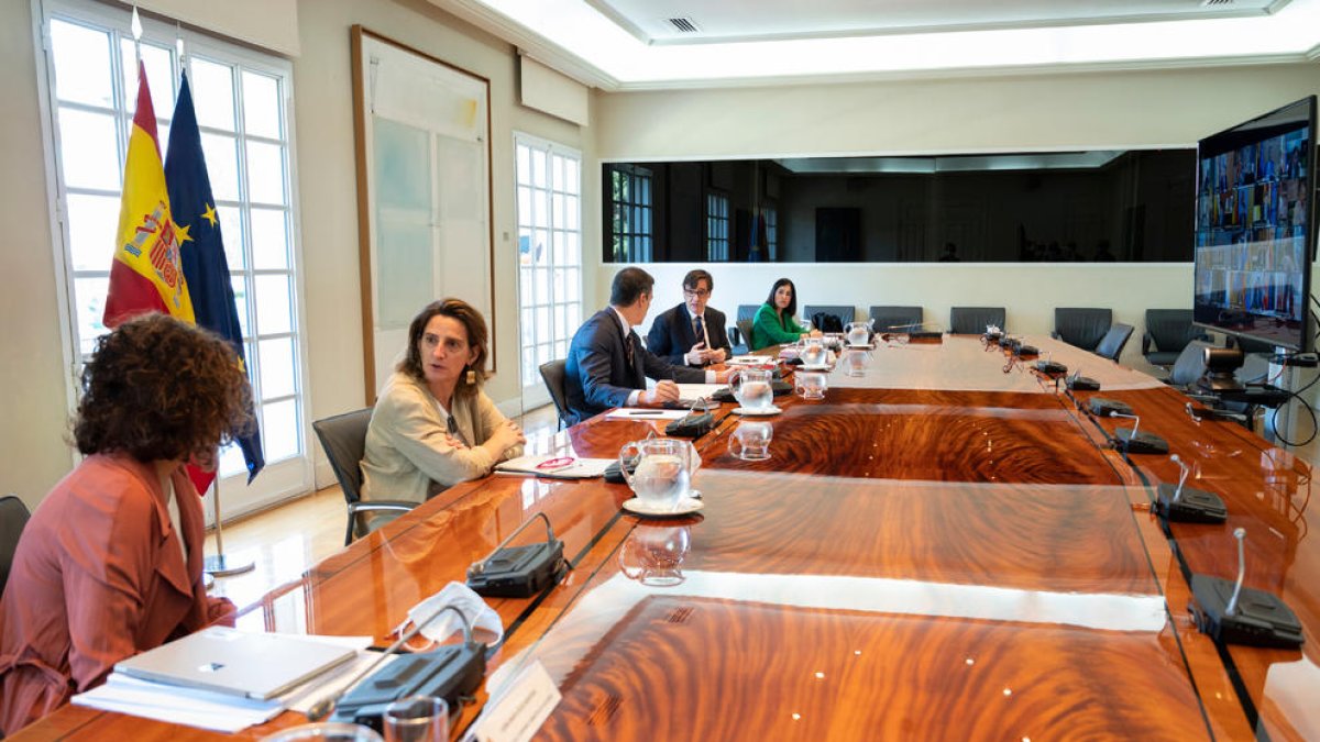 La reunió per videoconferència del president espanyol, Pedro Sánchez, amb els presidents autonòmic