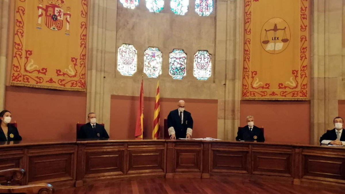 Els membres de la Sala de Govern del TSJC durant la jura o promesa del càrrec dels nous jutges.