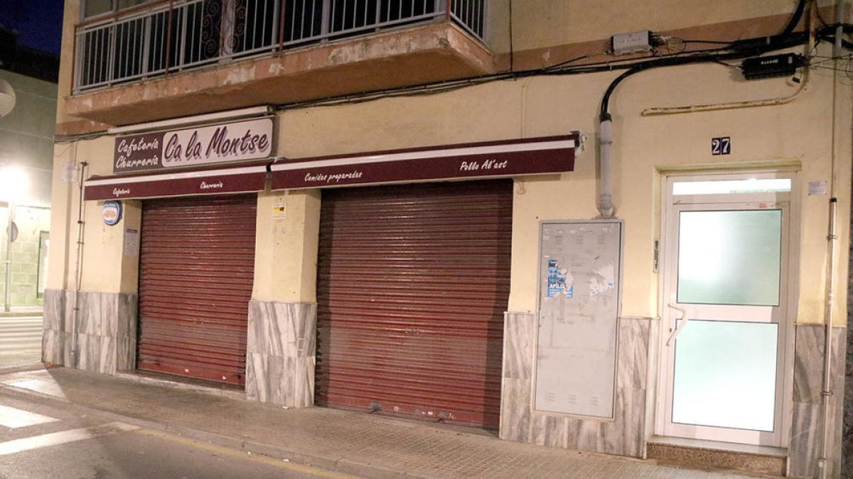 El portal del edificio situado en el número 27 de la calle Dotze de Bonavista, en Tarragona.