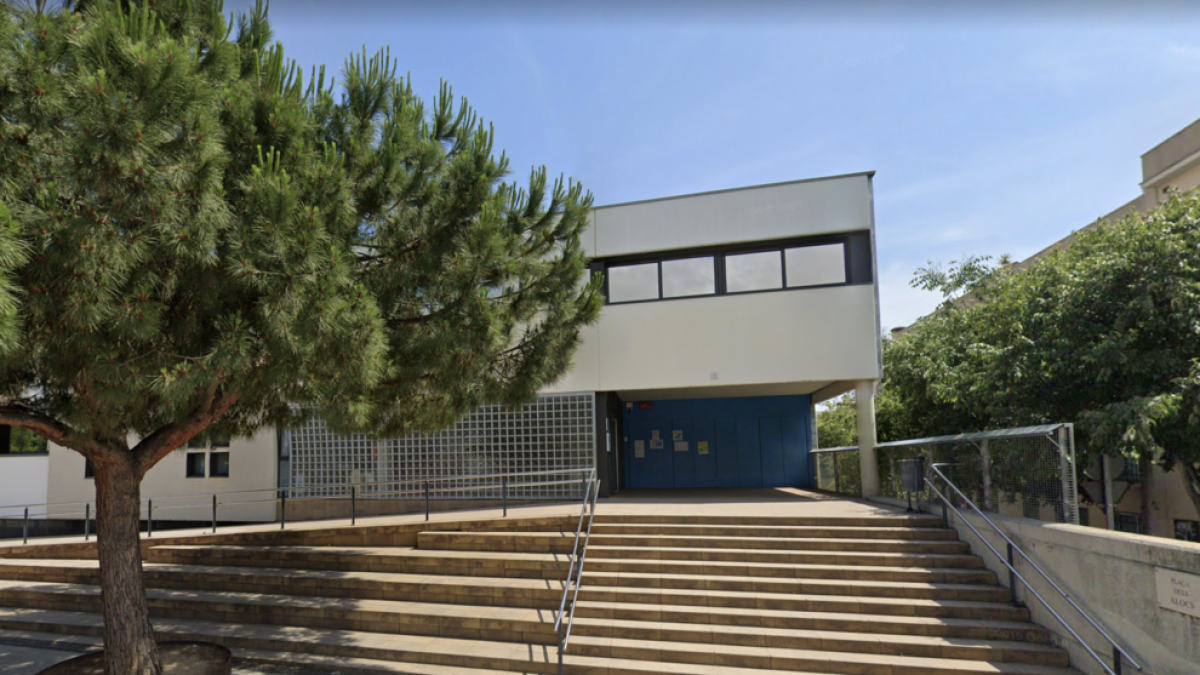 Imagen de la escuela de primaria Montserrat Solà.