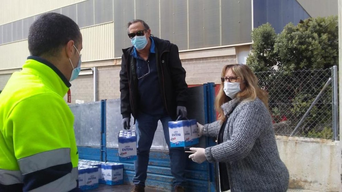 Voluntaris del Punt de Distribució d'Aliments de Roda de Berà.