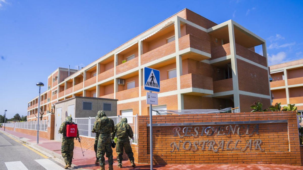 El equipo de la tercera subinspección general del ejército del suelo, ayer en Pallaresos.