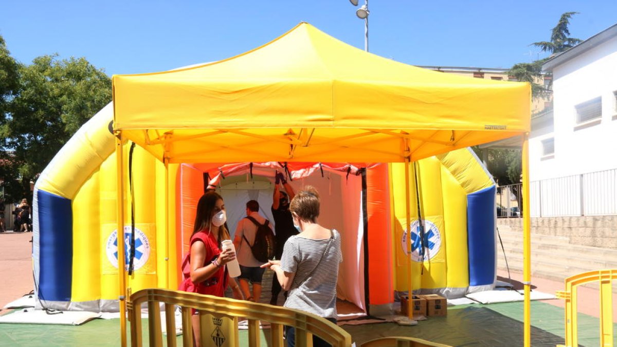 Imagen de archivo de una carpa instalada en agosto en Sabadell.