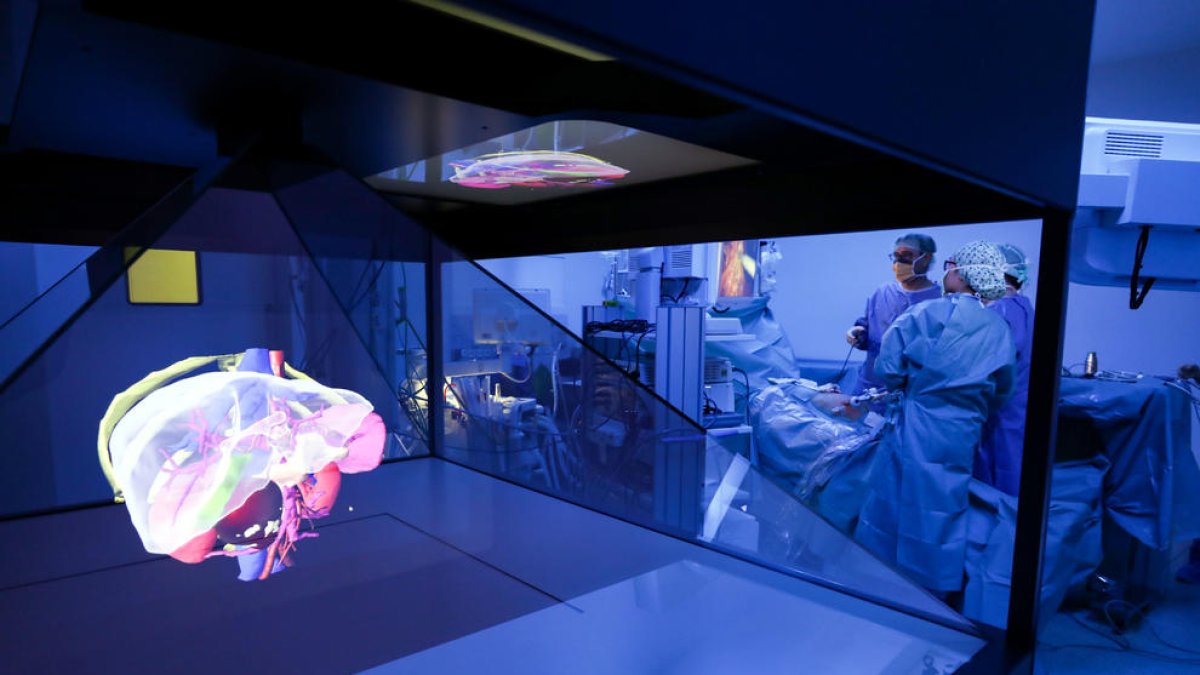 L'holograma de l'anatomia del pacient dins del quiròfan.