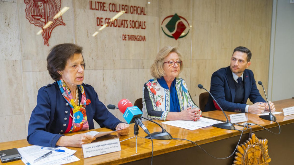 Virolés, Asamà y Muria, en la sede del Colegio de Graduados Sociales, en la presentación de las jornadas.