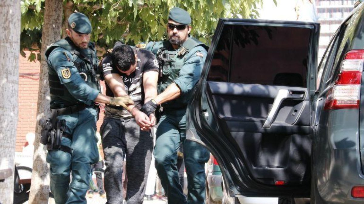 Moment de la detenció de Said Ben Iazza a Vinaròs.