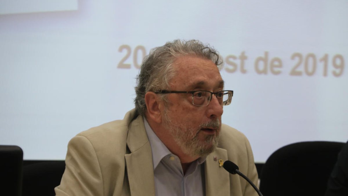 Joan Guix, secretario de Salud Pública, durante una rueda de prensa.