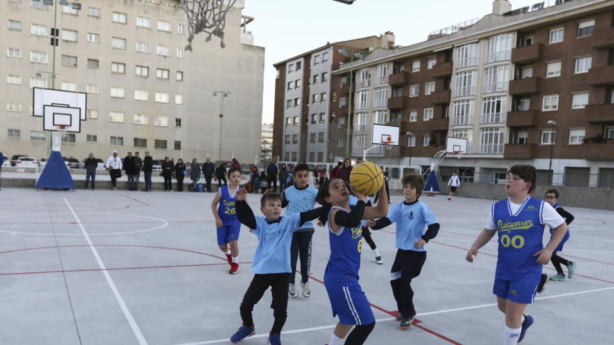 Un partido de baloncesto de la edición actual de la Olimpiada Escolar.