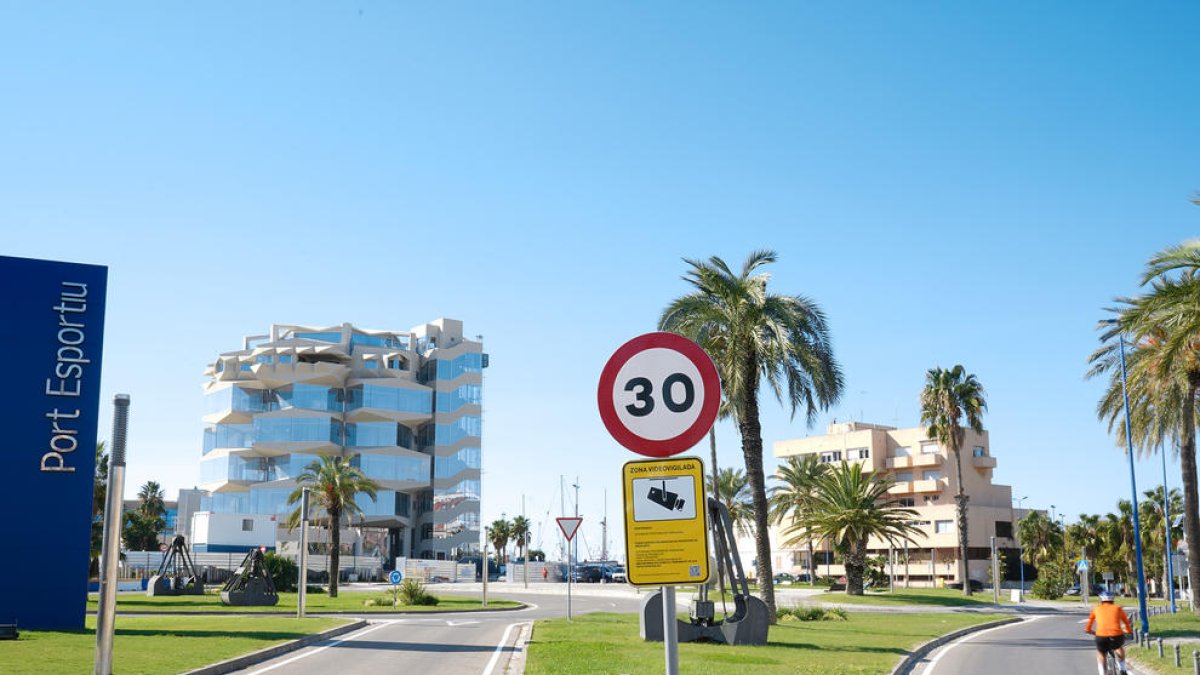 Un dels senyals modificats a la zona del port.