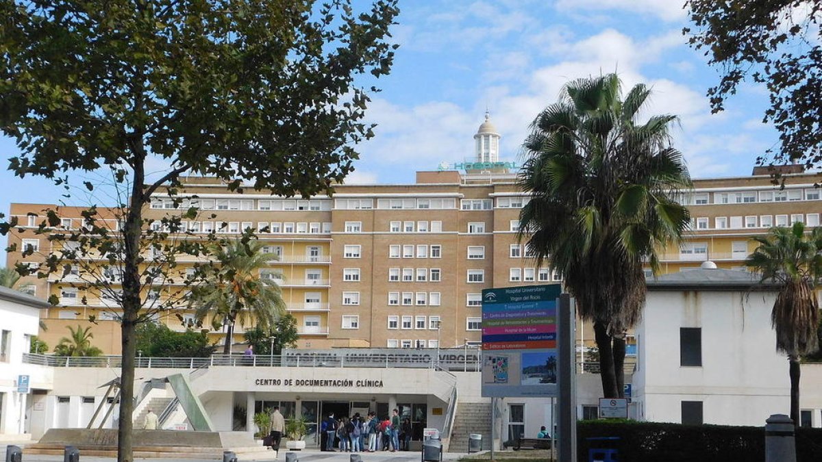 El pacient està ingressat a l'hospital Virgen del Rocío de Sevilla.