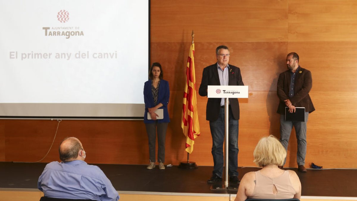 Ricomà ha hecho balance del año de gestión de su gobierno acompañado de Carla Aguilar y Xavi Puig.