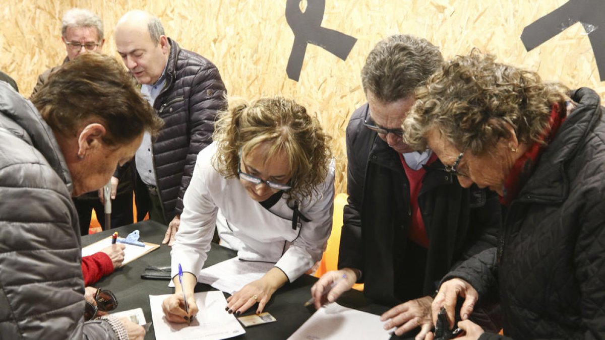 La iniciativa complementa las firmas en papel.