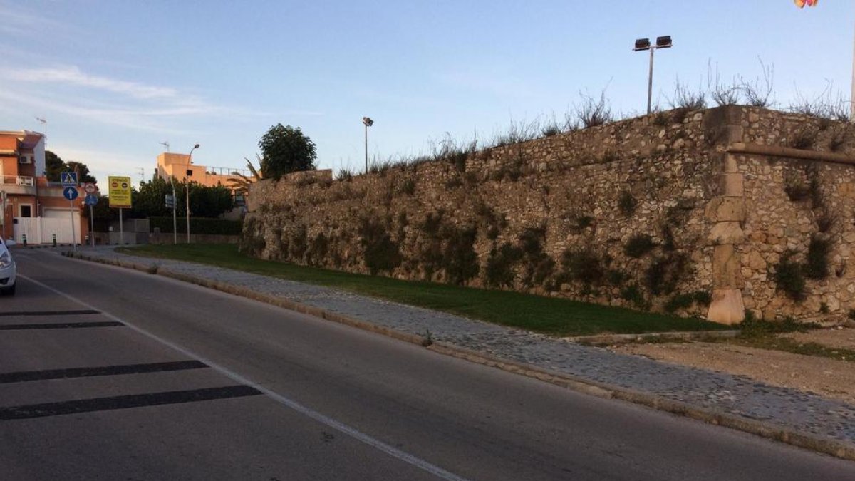 Aspecto que ofrecen los muros exteriores del Fortí de Sant Jordi.