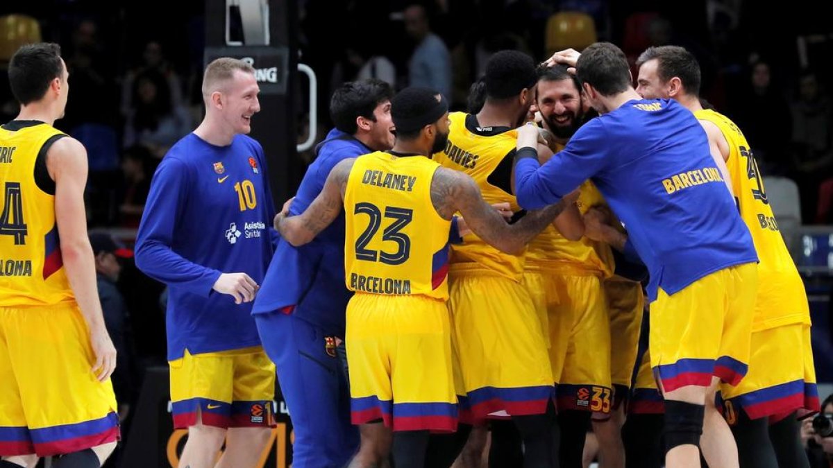 Los jugadores del Barça celebrando la victoria contra el CSKA.