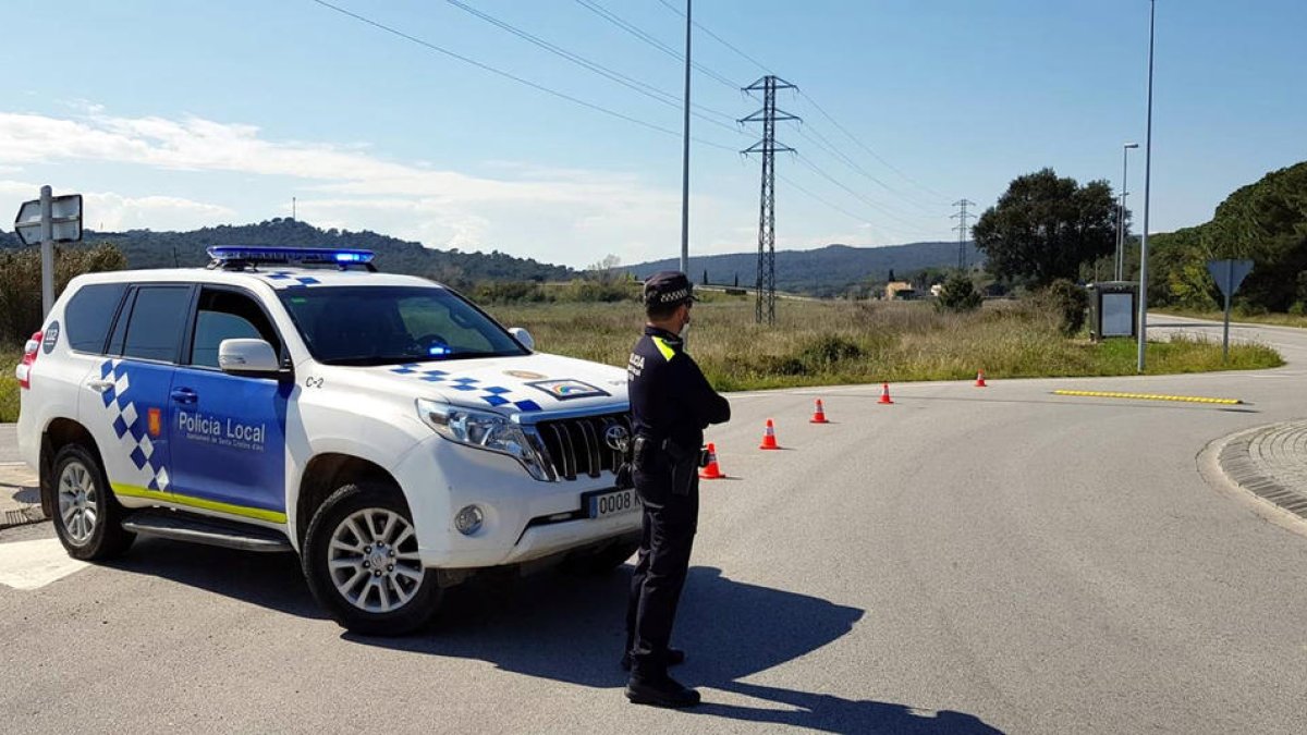 El control de que ha montado la Policía Local de Santa Cristina d'Aro en la entrada del municipio por Solius.