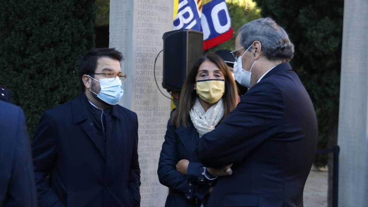 El presidente del Gobierno inhabilitado, Quim Torra, el vicepresidente de Gobierno con funciones de presidente, Pere Aragonès, y la consellera Meritxell Budó.