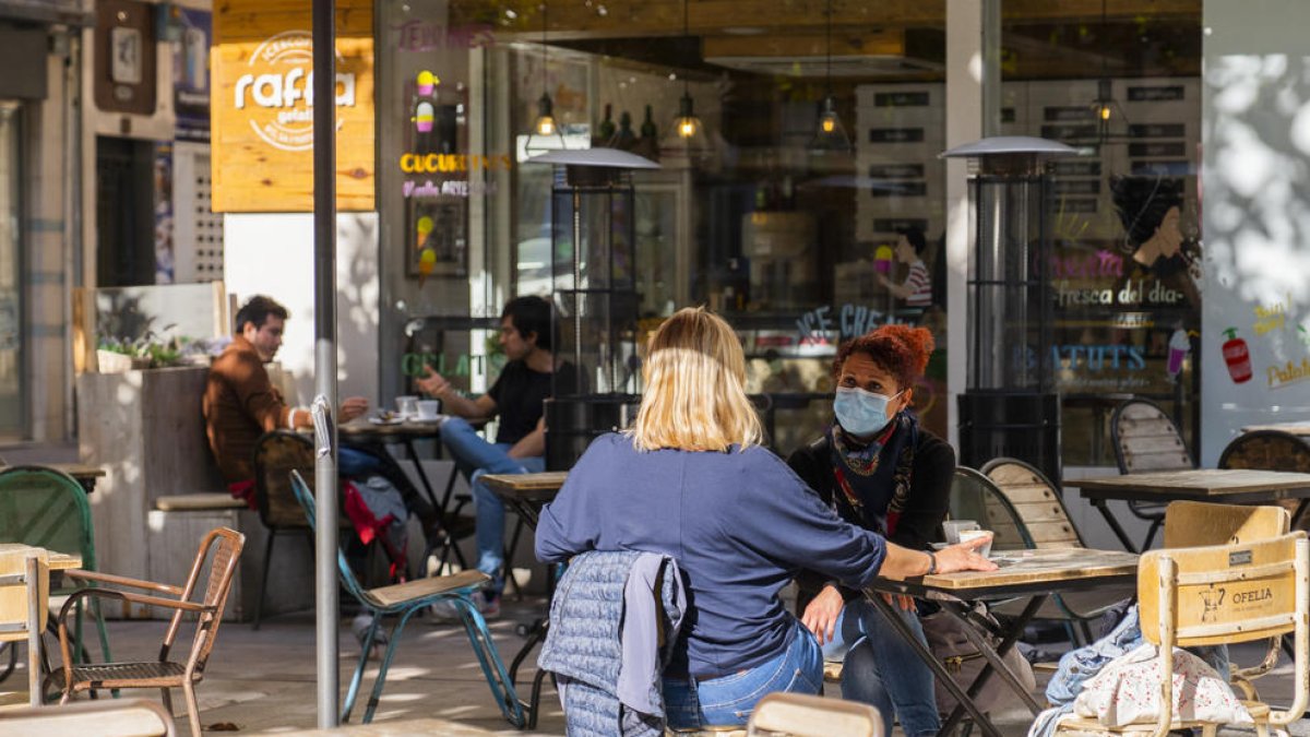 Aquesta imatge de bars i restaurants oberts ja no es repetirà fins d'aqui 15 dies, com a mínim.