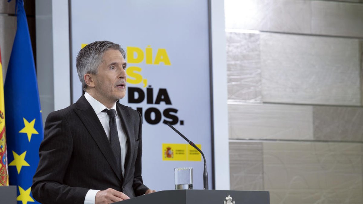 El ministro del Interior, Fernando Grande-Marlaska, en una rueda de prensa para informar de la pandemia de coronavirus