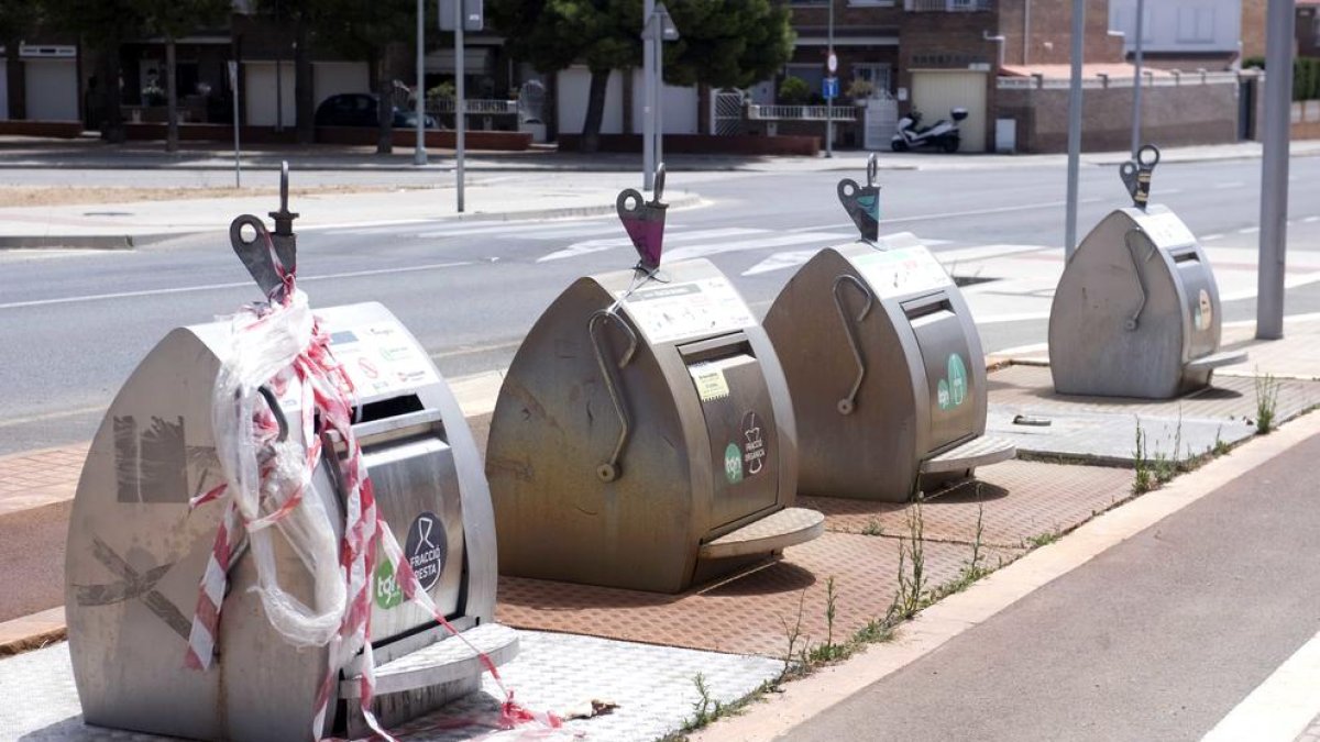 Una de les 119 illes de contenidors soterrats que hi ha distribuïdes per la ciutat de Tarragona.