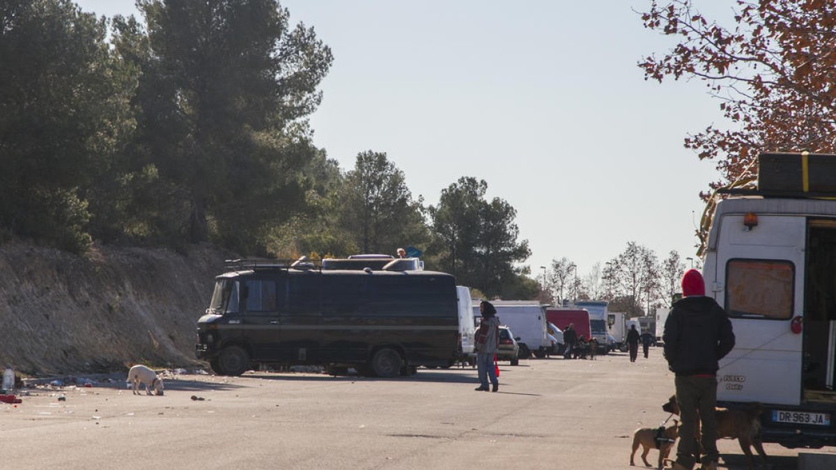 Imagen de uno de los accesos a la rave celebrada el Fin de Año de 2018 en el polígono de Perafort.