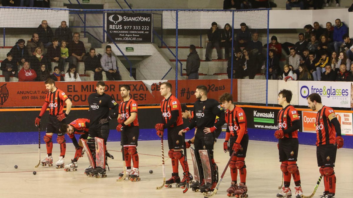 Los jugadores del Reus Deportiu continúan a la expectativa, esperando acontecimientos.