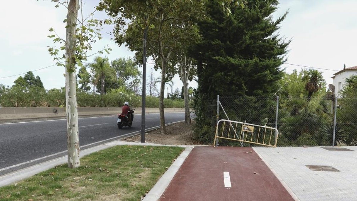 Molts carrils bici de la ciutat acaben de forma sobtada.