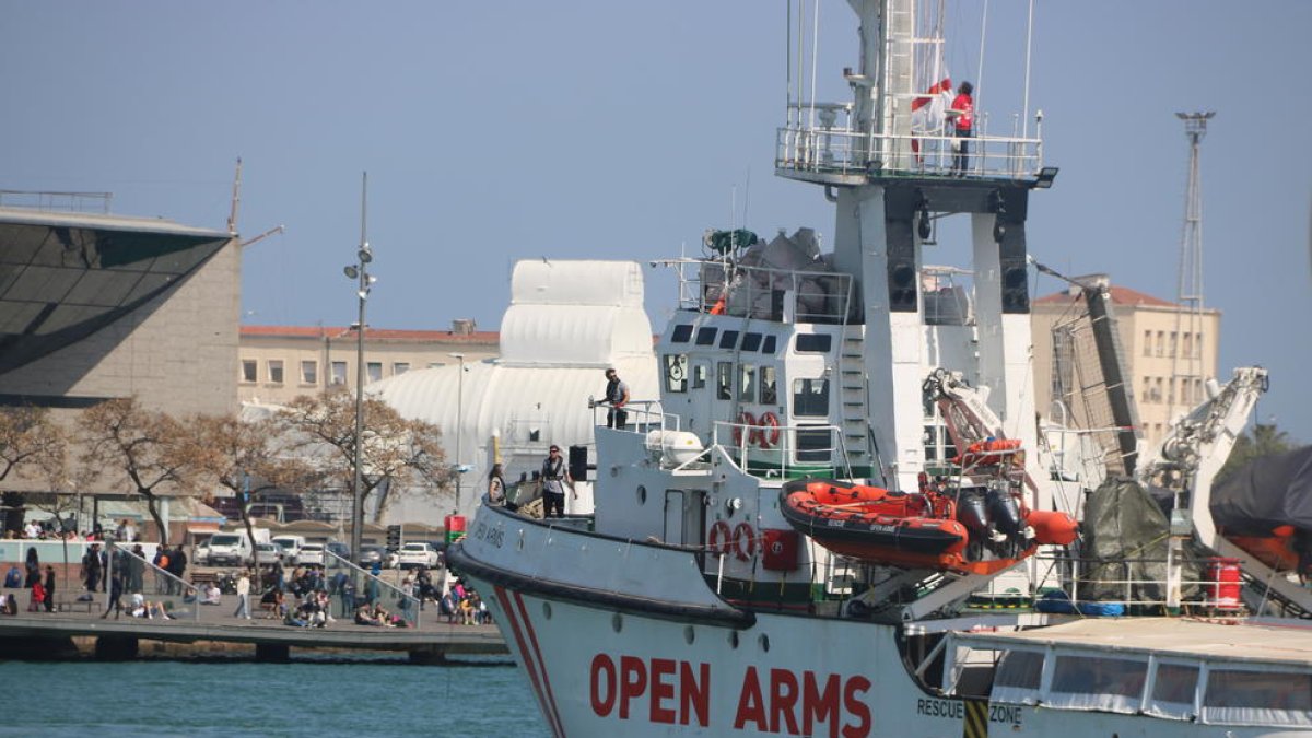 Imagen del Open Arms saliendo del puerto de Barcelona.