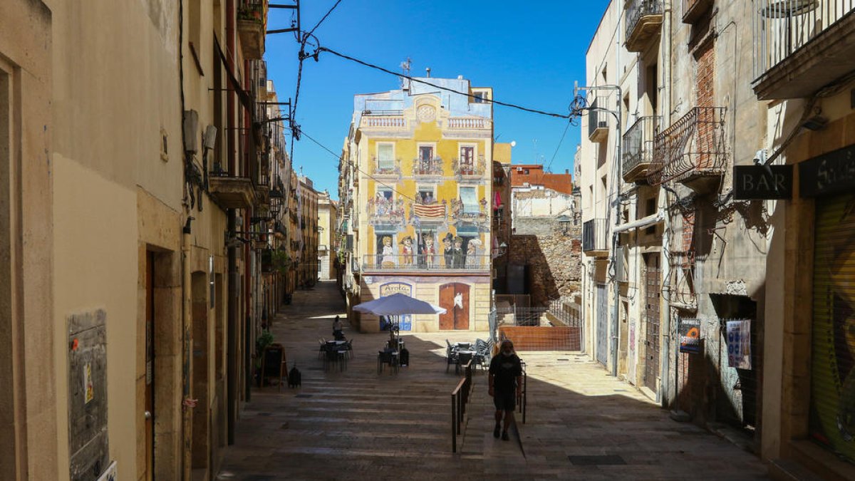 La Plaça dels Sedassos, on ahir es va iniciar la baralla entre el policia local fora de servei i els ocupes que intentaven robar a un individu