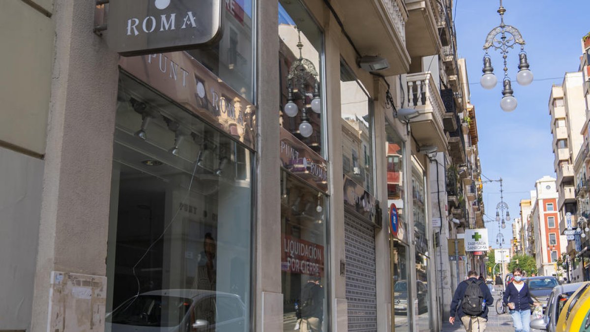 La botiga Punto Roma del carrer Unió afronta la darrera setmana d'activitat comercial.