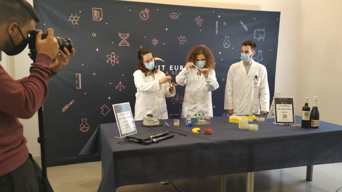 Els tallers científics que investigadors de Tarragona han gravat per poder seguir a partir del 27 de novembre dins La Nit Europea de la Recerca.
