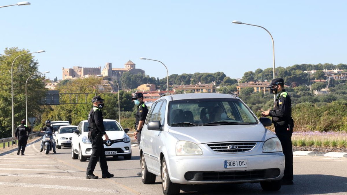 Pla general del control policial de desplaçaments entre Torredembarra i Altafulla.