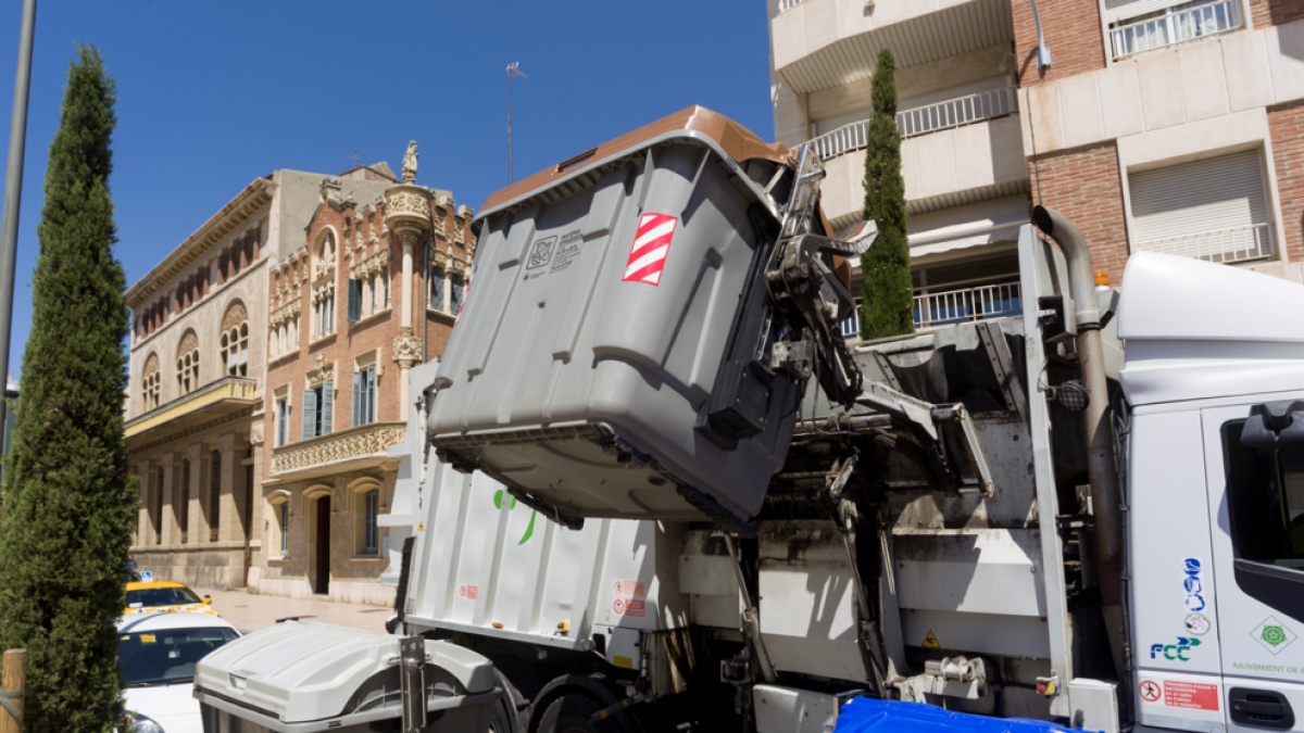 S'han donat instruccions a l'empresa concessionària per activar el servei de neteja viària i recollida de residus en la seva totalitat.