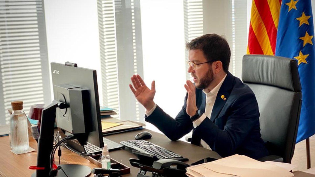 Imagen de archivo de Pere Aragonès presidiendo la reunión del comité ejecutivo de crisis de la covid-19.