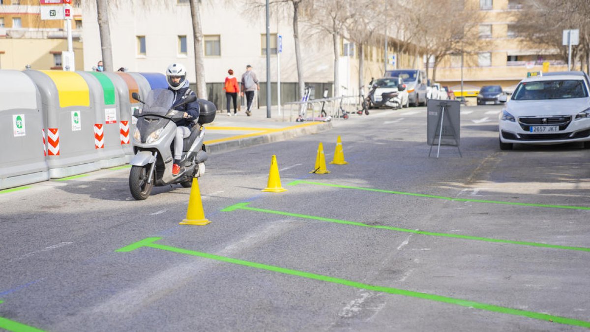 La zona verda, ara en bateria, s'ha ampliat de 28 a 43 places.