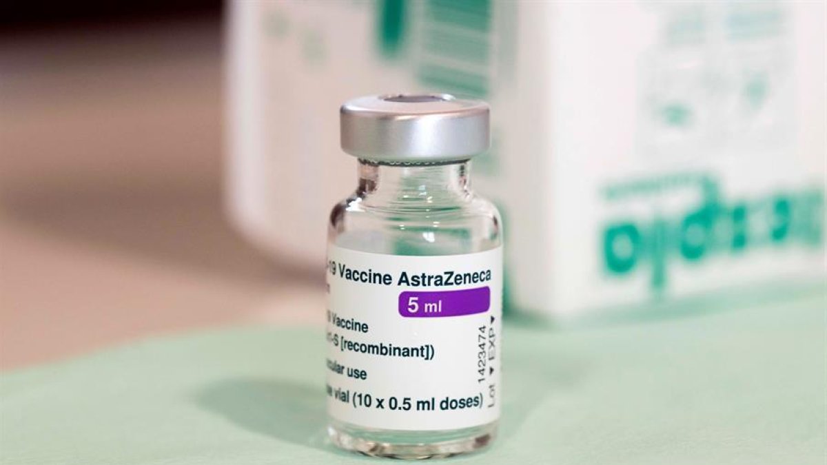 Un vial de la vacuna d'AstraZeneca.