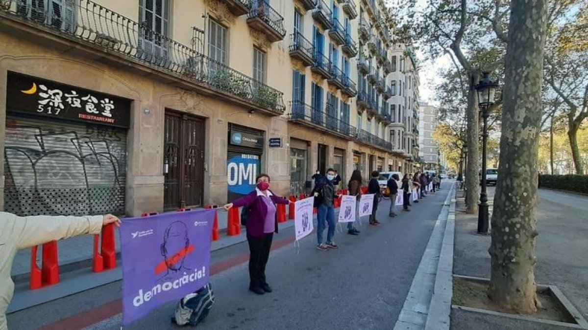 Imatge de la cadena humana vista aquest diumenge a Barcelona
