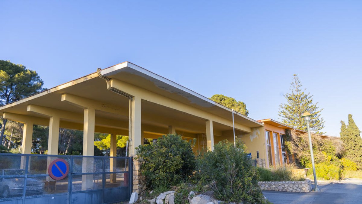 Vista exterior de la Ciutat de Repòs i Vacances, donde la Generalitat habilitará un albergue juvenil.