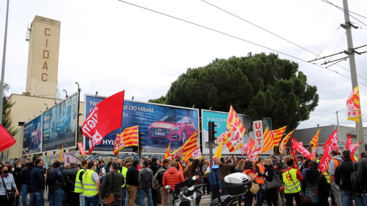 Protesta d'aquest 10 de maig de 2021 davant l'empresa Cidac de Cornellà de Llobregat.