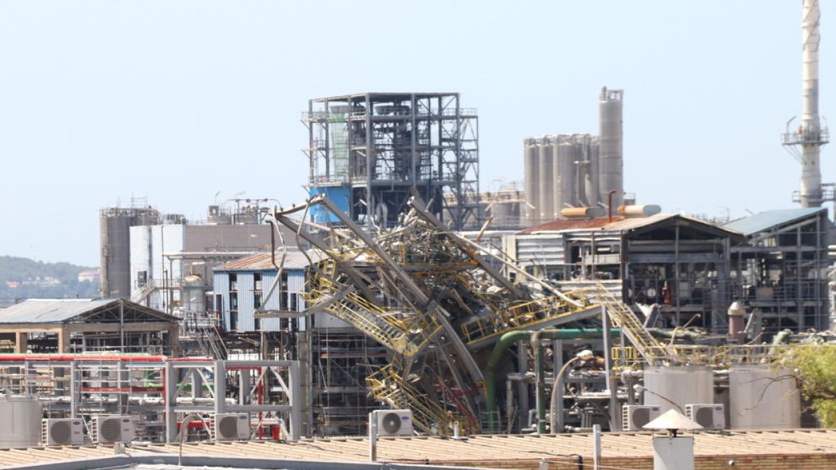 Zona on va explotar un reactor a la planta de derivats d'òxid d'etilè a les instal·lacions de l'empresa IQOXE.