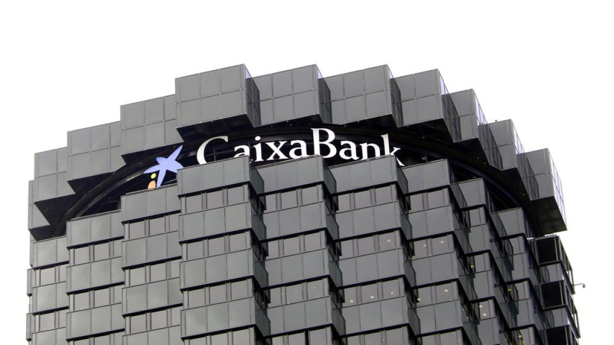 Imagen de la cúpula de la sede central de CaixaBank en Barcelona.