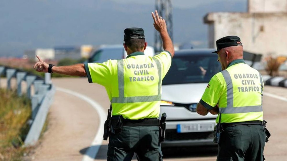 Agents de la Trànsit de la Guàrdia Civil.