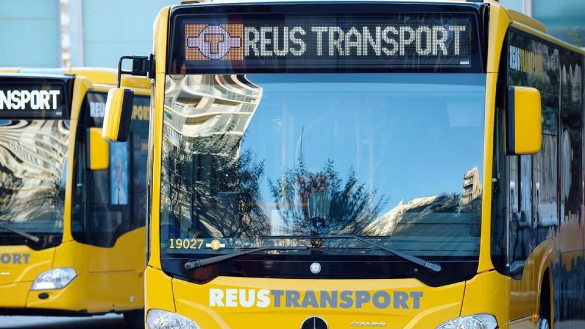 Imatge d'uns autobusos urbans de Reus.