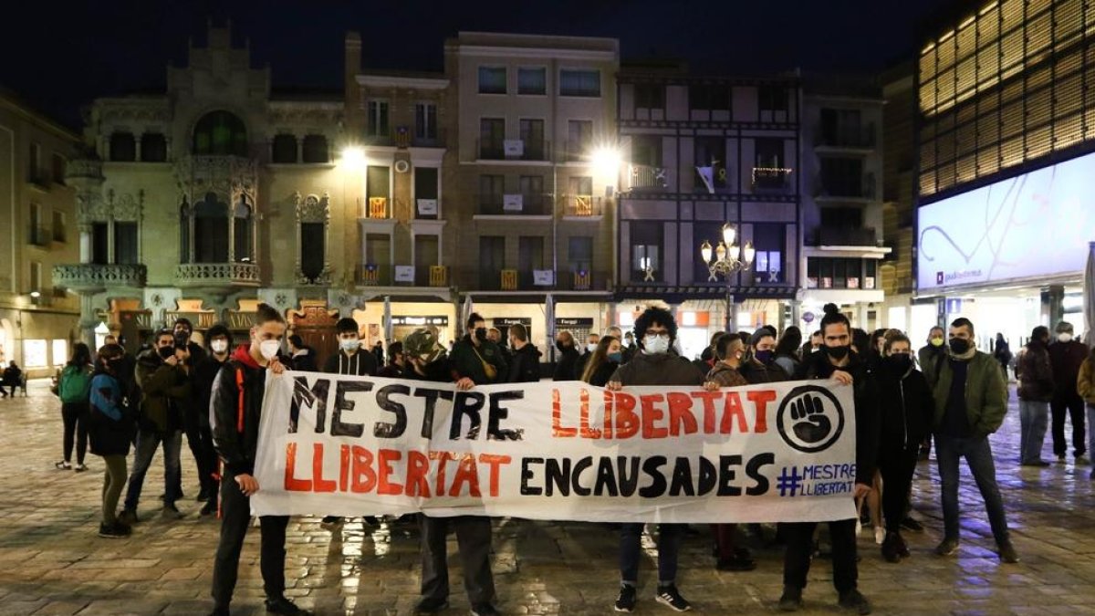 Imagen de la protesta en la plaza Mercadal.